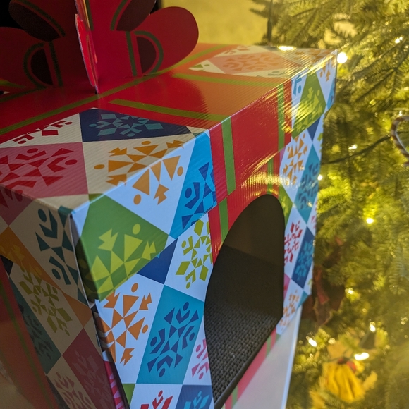 Cat Scratcher Holiday Themed Play House - Picture 4 of 8